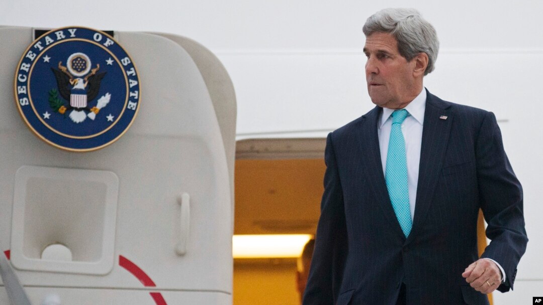 FILE - U.S. Secretary of State John Kerry disembarks from plane after arriving in Geneva, Switzerland, March 15, 2015.